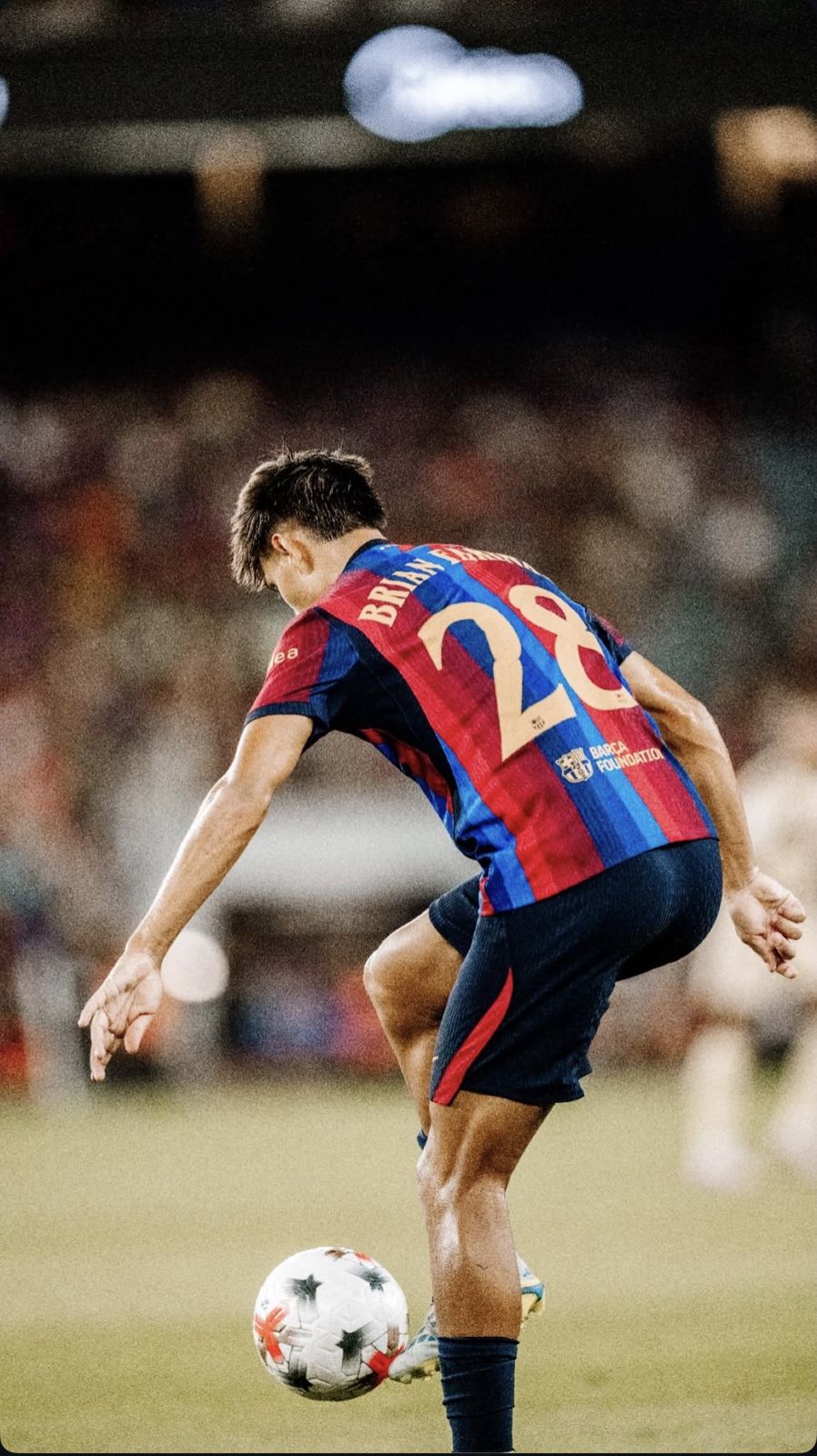 Brian Fariñas controlando el balón